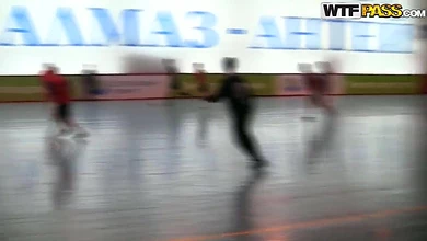 Два парня сделали из порядочной девушки шлюху, предложив ей 100$ и отпоров в раздевалке