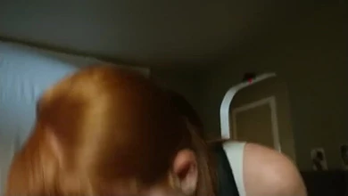 Рыженькая одногруппница зашла быстренько отсосать член в вечер перед экзаменом за помощь