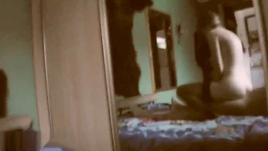 Пустил пожить к себе старого друга, а он выебал его молодую дочку, да ещё и заснял это на телефон