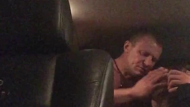 Елену Беркову трахает в тачке ее бывший парень. Поимел в рот и в пизду участницу Дом-2.