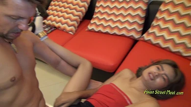 Азиатская худышка с волосатой пиздой рвет жопу самотыком перед трахом с клиентом