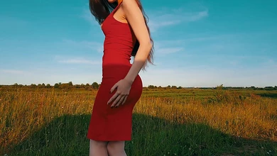 Вывез подругу в поле и заставил отдаться в машине. Кроха даже кончила от такой страстной ситуации.