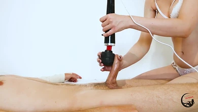 Раб спустя месяц освобождается от клетки на члене, получая дрочку и ласки вибратором по головке от госпожи