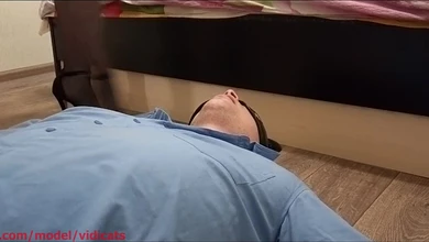 Соседка согласилась изменить только если это будет писсинг в рот и присед на лицо