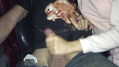 Если девки сели в машину - то обязательно пососут хуй и зачётно подрочат водителю