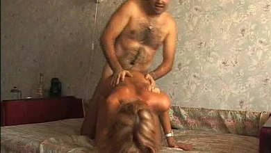 Вудман приехал в Россию, чтобы запихнуть хуй во все дыры этой симпатичной девчули