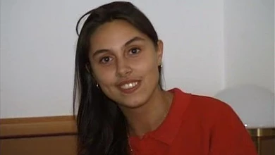 Симпатичная улыбашка сначала покорила Вудмана, а потом он покорял глубины её тугой попки