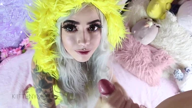 Тёлка нарядилась в покемона и так завела парня, что он вылизал, трахнул и обкончал эту дуру