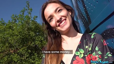 Обычная девка не смогла устоять перед денежкой - и дала себя выебать первому встречному