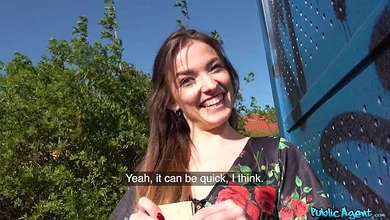 Обычная девка не смогла устоять перед денежкой - и дала себя выебать первому встречному