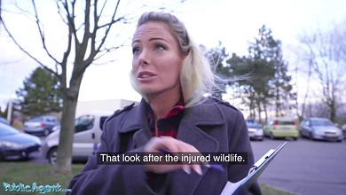 Чтобы спасти медведей от пожара, блондинка готова сосать хуй и ебаться за деньги