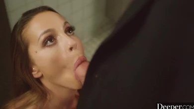 Начальница так заебала парнишку, что он её драл в туалете, как бесплатную шлюху!