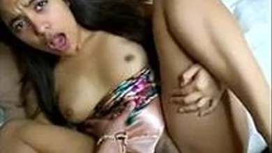 Турист тыкает хером в страшноватую индийскую шлёндру