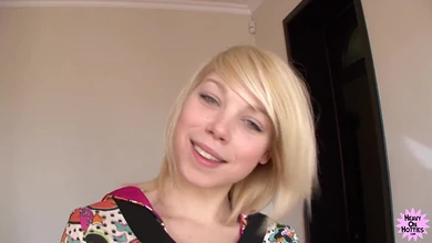 Извращенец сосёт сладкие губки и сисечки очень молоденькой тёлки